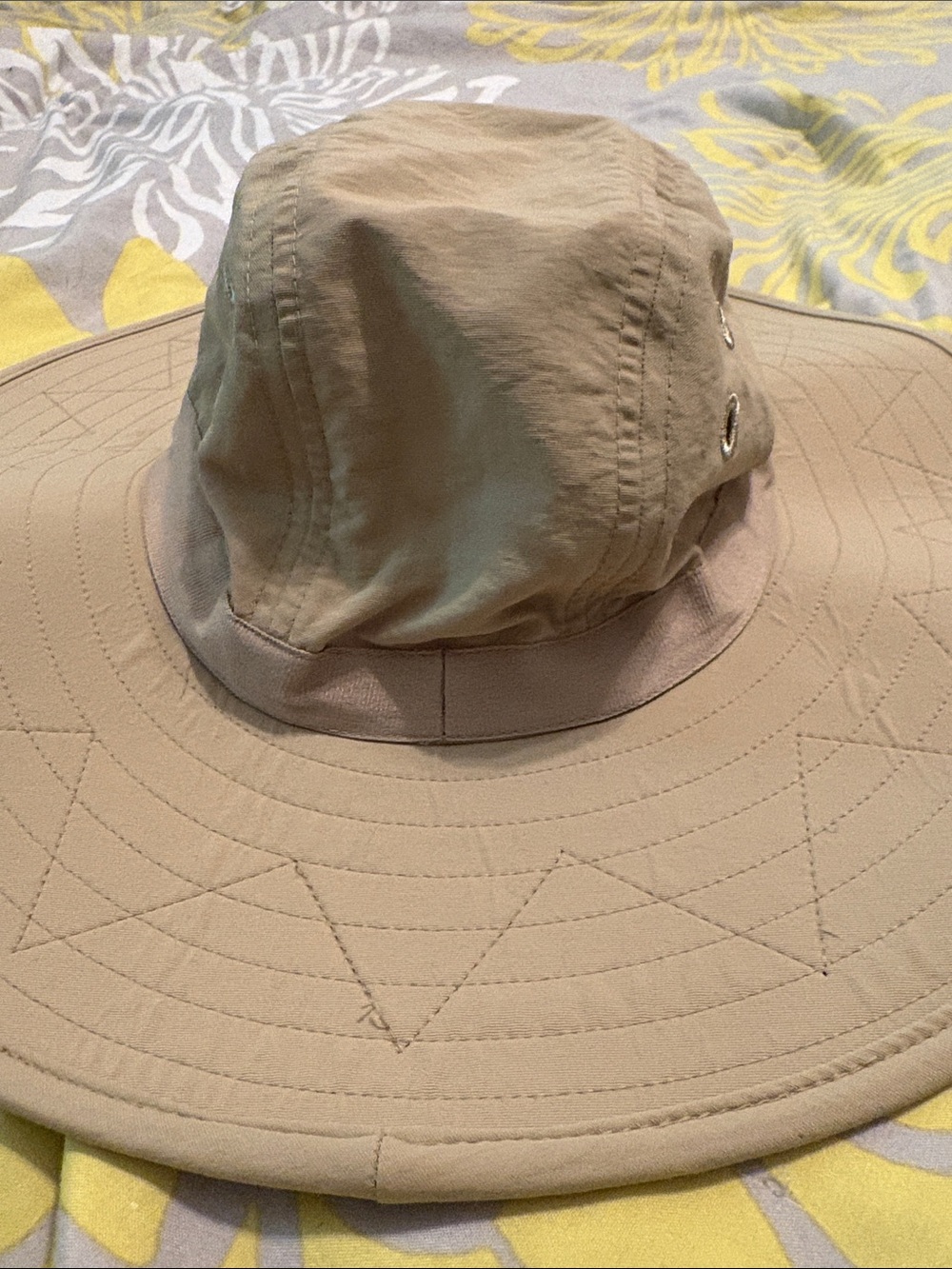 Patagonia Beige Wide-Brim Outdoor Hat - Picture 4 of 10